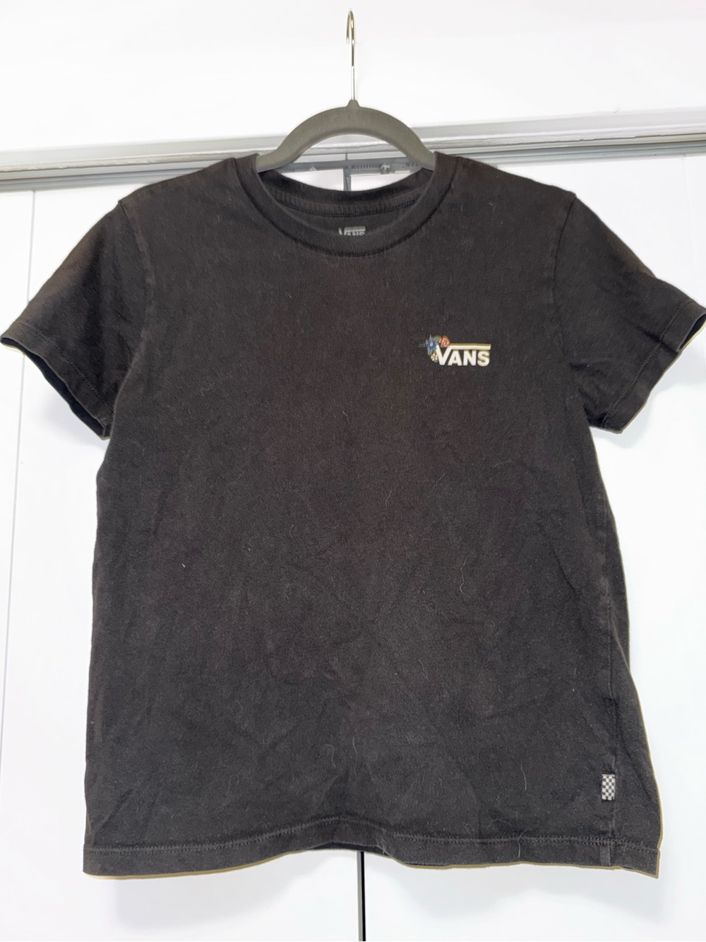Black Short Sleeve Floral Wreath "V" Graphic Tee Small